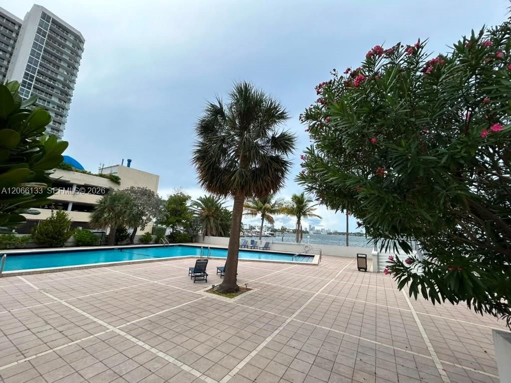 7545 E Treasure Dr, Unit 1B, North Bay Village, FL 33141 Photo
