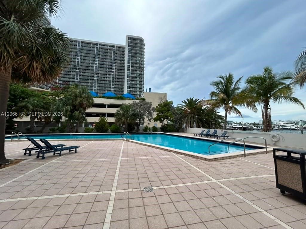 7545 E Treasure Dr, Unit 1B, North Bay Village, FL 33141 Photo