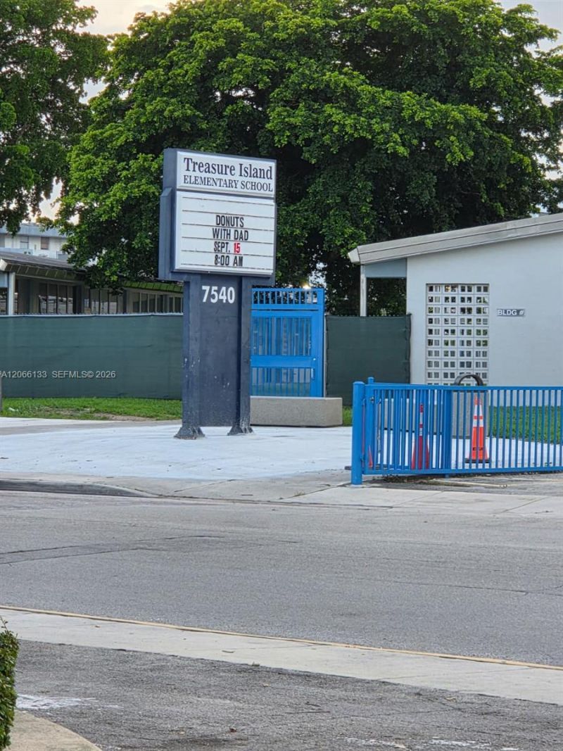 7545 E Treasure Dr, Unit 1B, North Bay Village, FL 33141 Photo