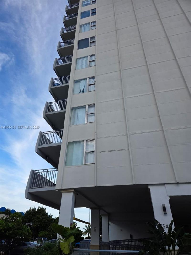 7545 E Treasure Dr, Unit 1B, North Bay Village, FL 33141 Photo
