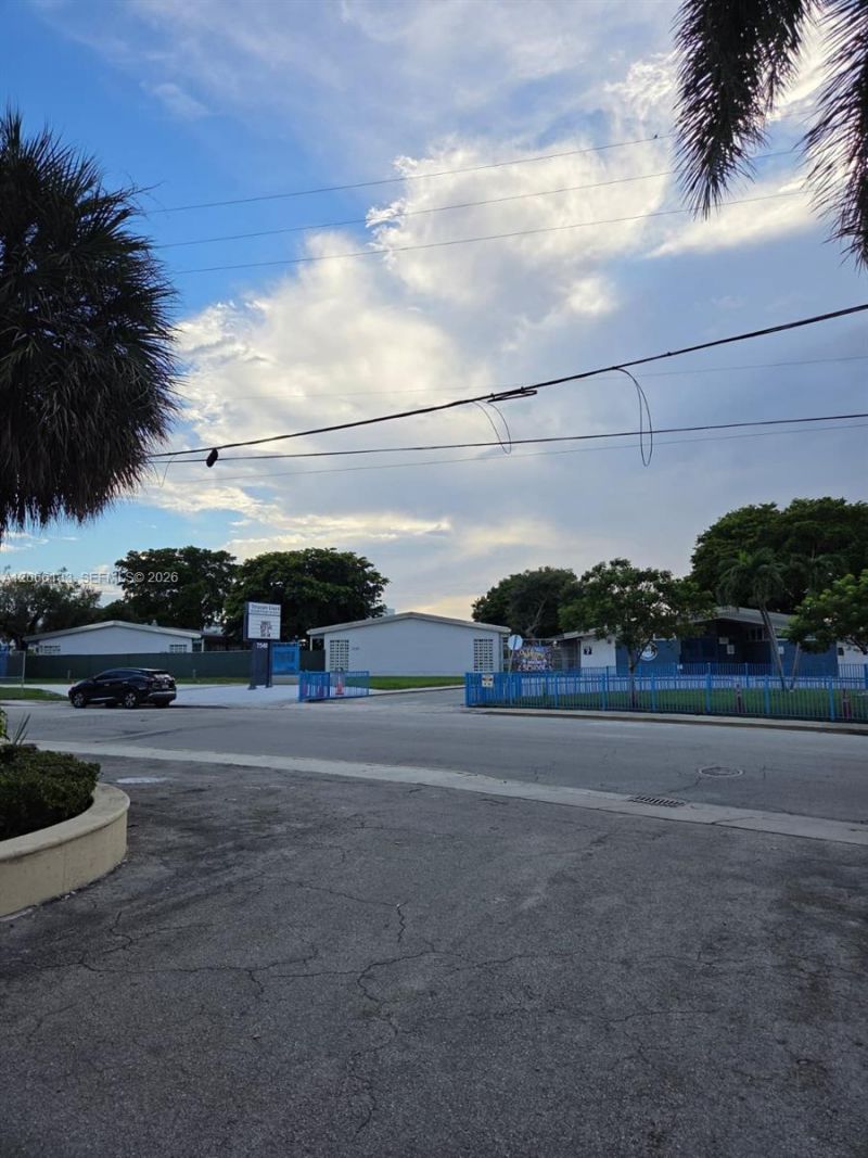 7545 E Treasure Dr, Unit 1B, North Bay Village, FL 33141 Photo