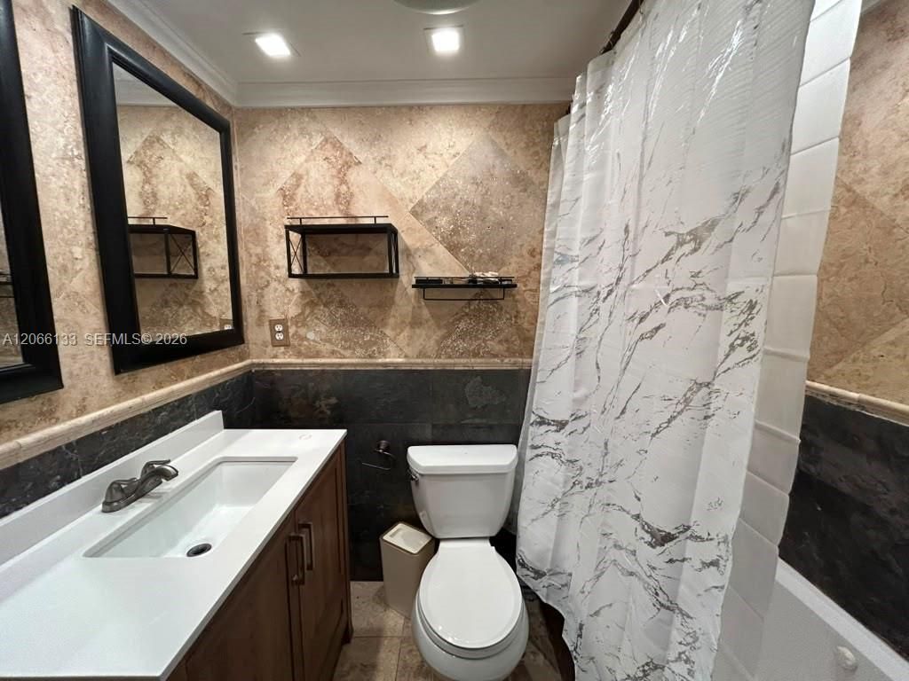 7545 E Treasure Dr, Unit 1B, North Bay Village, FL 33141 Photo