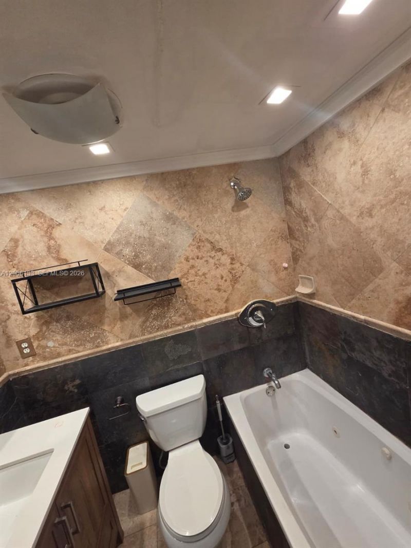 7545 E Treasure Dr, Unit 1B, North Bay Village, FL 33141 Photo