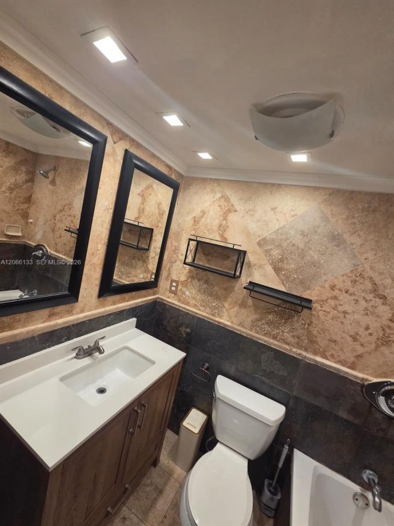 7545 E Treasure Dr, Unit 1B, North Bay Village, FL 33141 Photo