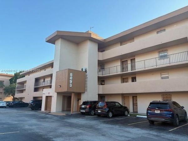 8893 Fontainebleau Blvd, Unit 304, Miami, FL 33172