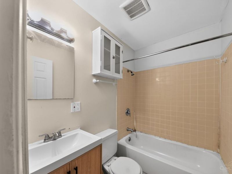 1911 Ashbrook Drive, Cincinnati, OH 45238 Photo 13