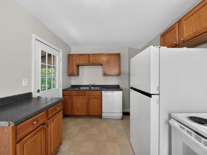 1911 Ashbrook Drive, Cincinnati, OH 45238 Photo 17