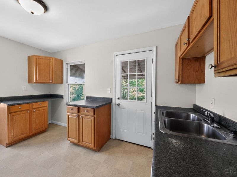 1911 Ashbrook Drive, Cincinnati, OH 45238 Photo 18