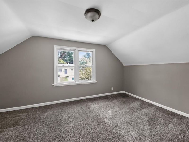 1911 Ashbrook Drive, Cincinnati, OH 45238 Photo 2