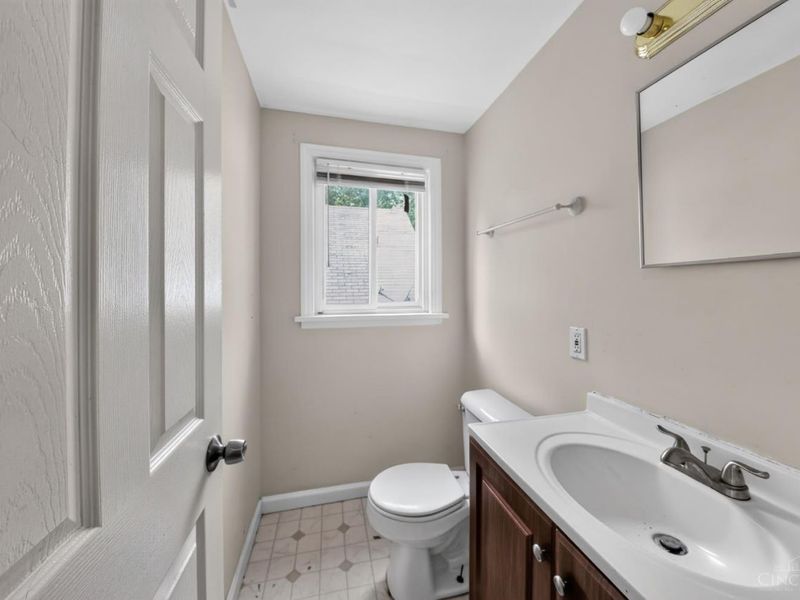 1911 Ashbrook Drive, Cincinnati, OH 45238 Photo 27