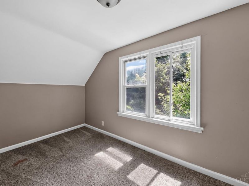 1911 Ashbrook Drive, Cincinnati, OH 45238 Photo 3