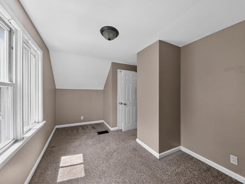1911 Ashbrook Drive, Cincinnati, OH 45238 Photo 6