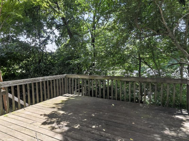 1911 Ashbrook Drive, Cincinnati, OH 45238 Photo 9