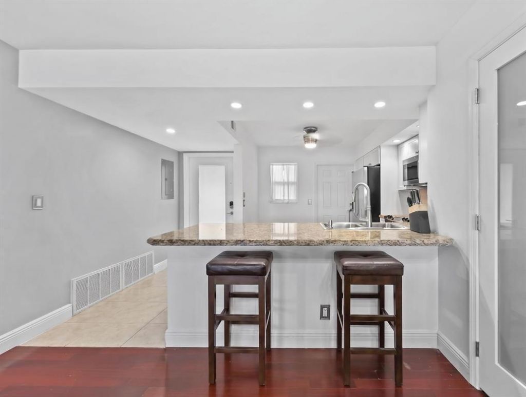 3121 NE 51st Street, Unit 204E, Fort Lauderdale, FL 33308 Photo