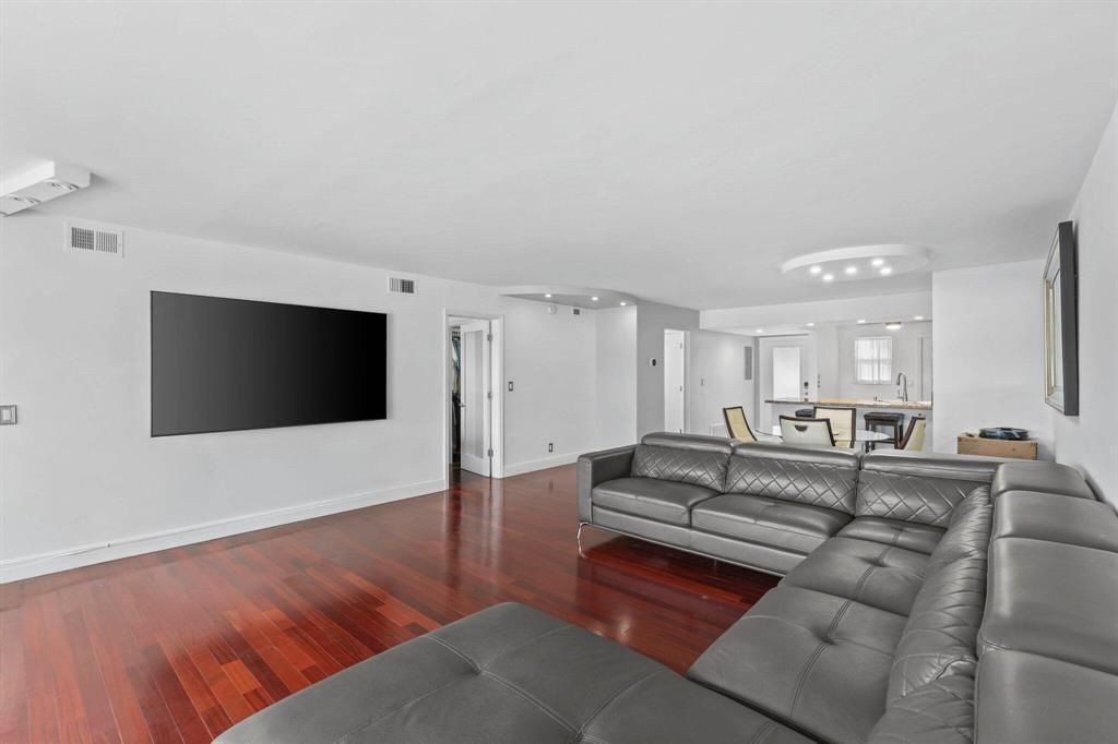 3121 NE 51st Street, Unit 204E, Fort Lauderdale, FL 33308 Photo