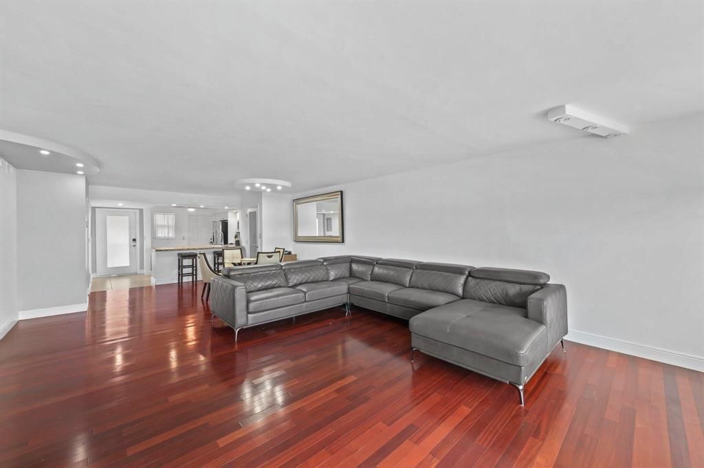 3121 NE 51st Street, Unit 204E, Fort Lauderdale, FL 33308 Photo