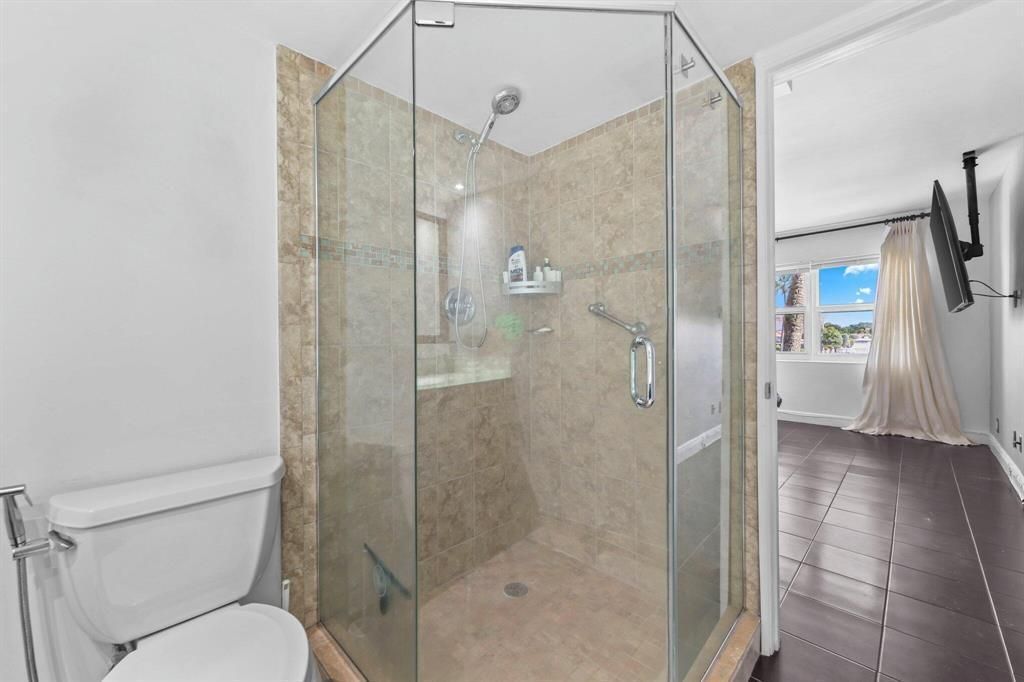 3121 NE 51st Street, Unit 204E, Fort Lauderdale, FL 33308 Photo