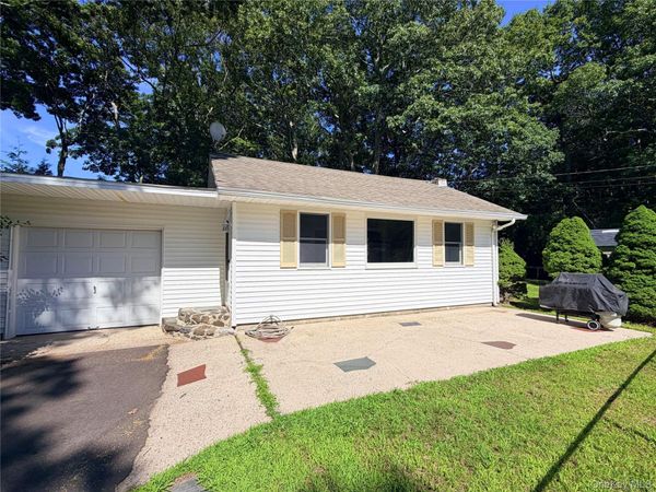 40 Hampton Street , Westhampton Beach, NY 11978