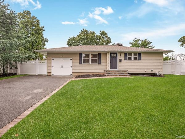 15 Dewey Road , Commack, NY 11725