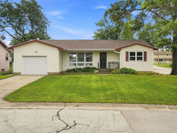601 SE 9th Avenue, Dyersville, IA 52040