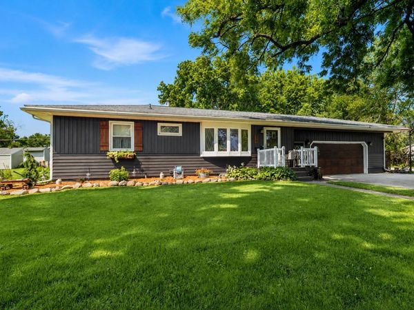 313 1st Street SE, Madelia, MN 56062