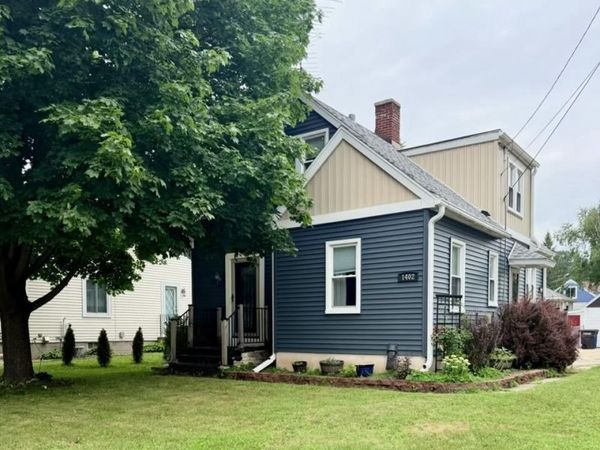 1402 W MURDOCK AVENUE, Oshkosh, WI 54901