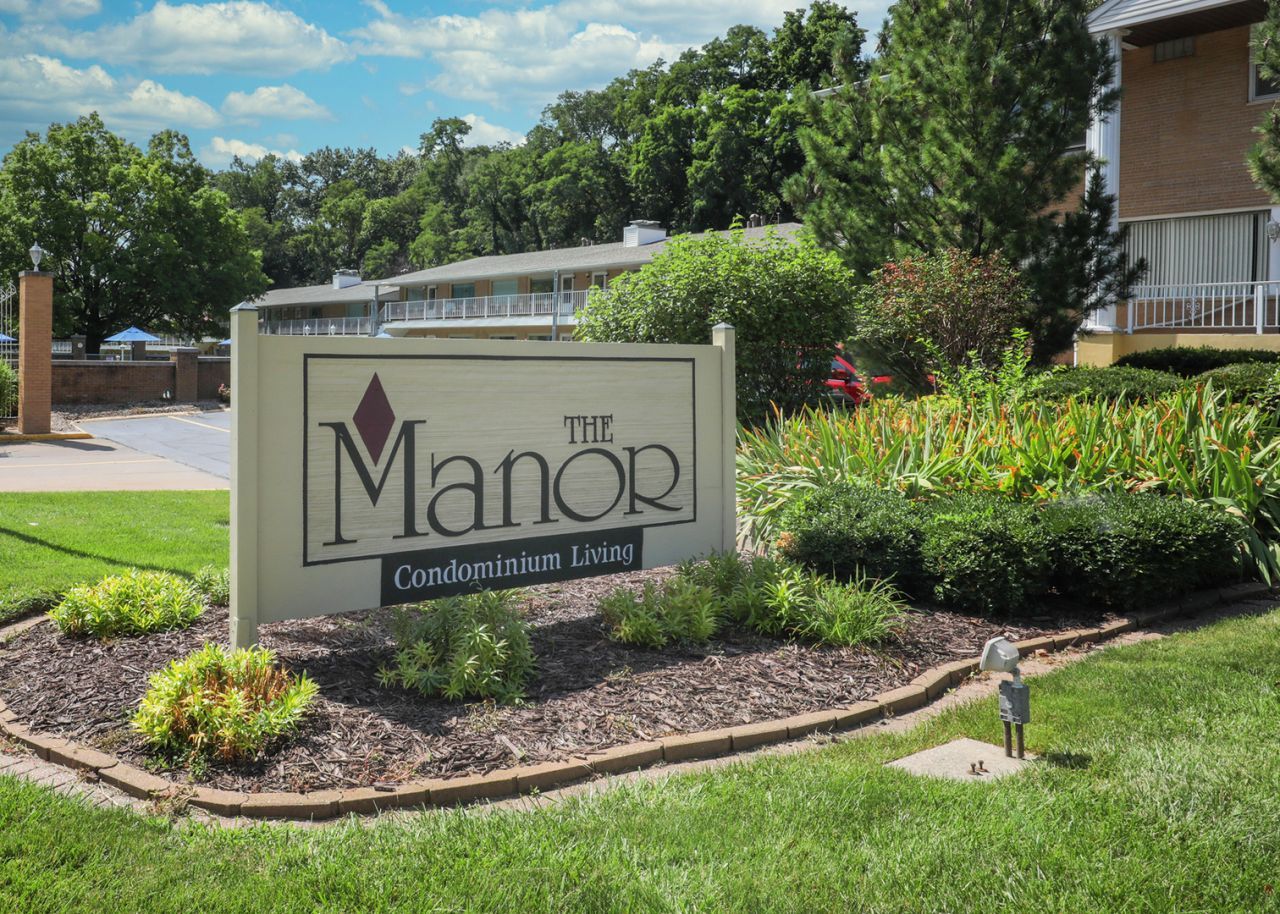 1104 Kimberly Road, Unit 504, Bettendorf, IA 52722 Main Photo