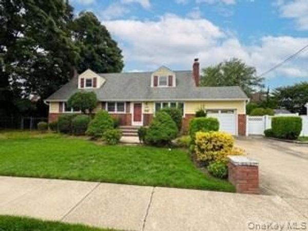 2316 Westlake Court , Oceanside, NY 11572
