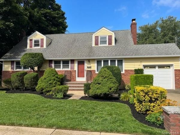 2316 Westlake Court, Oceanside, NY 11572