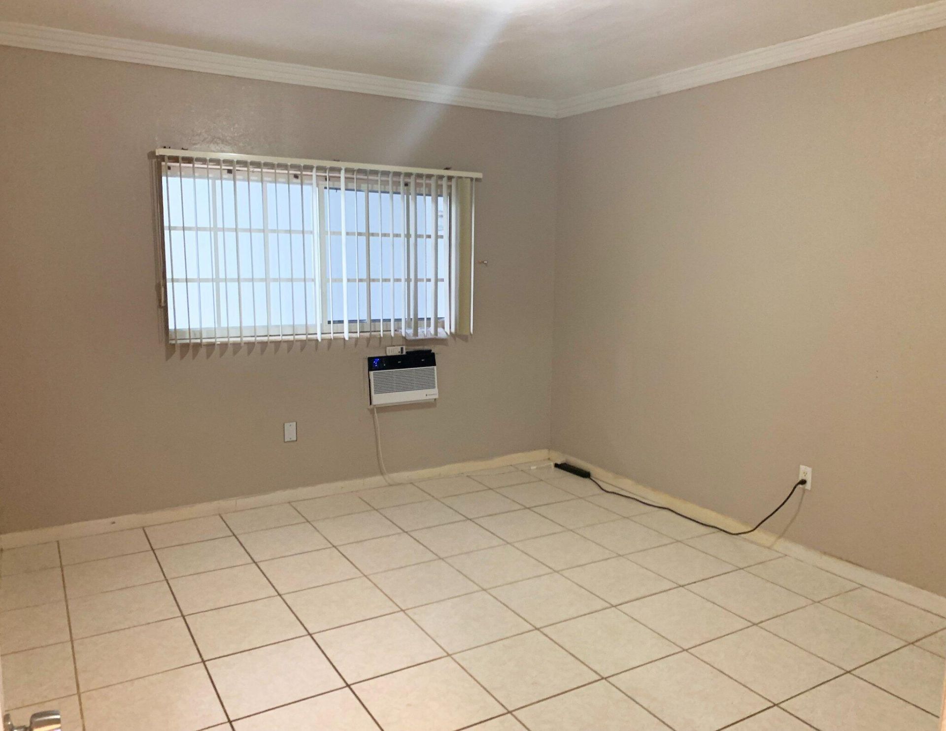 555 SW 16th Avenue, Unit 15, Miami, FL 33135 Photo