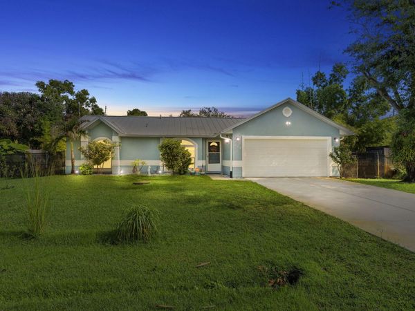 2182 SE South Buttonwood Drive, Port St. Lucie, FL 34952