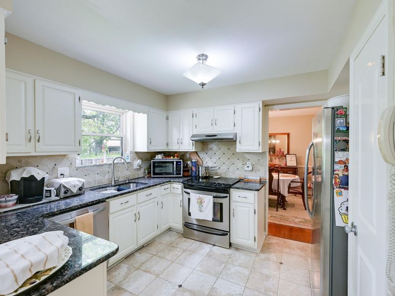 1960 Faymeadow Avenue , Columbus, OH 43229 Photo 13