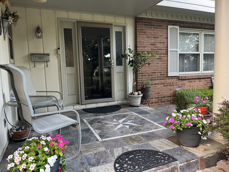 1960 Faymeadow Avenue , Columbus, OH 43229 Photo 2