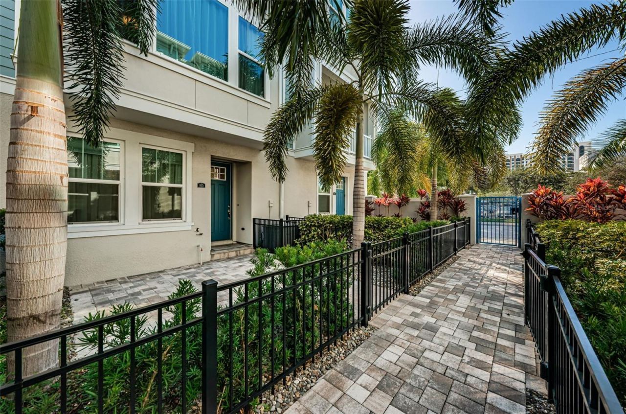815 Burlington Avenue N, Saint Petersburg, FL 33701 Photo