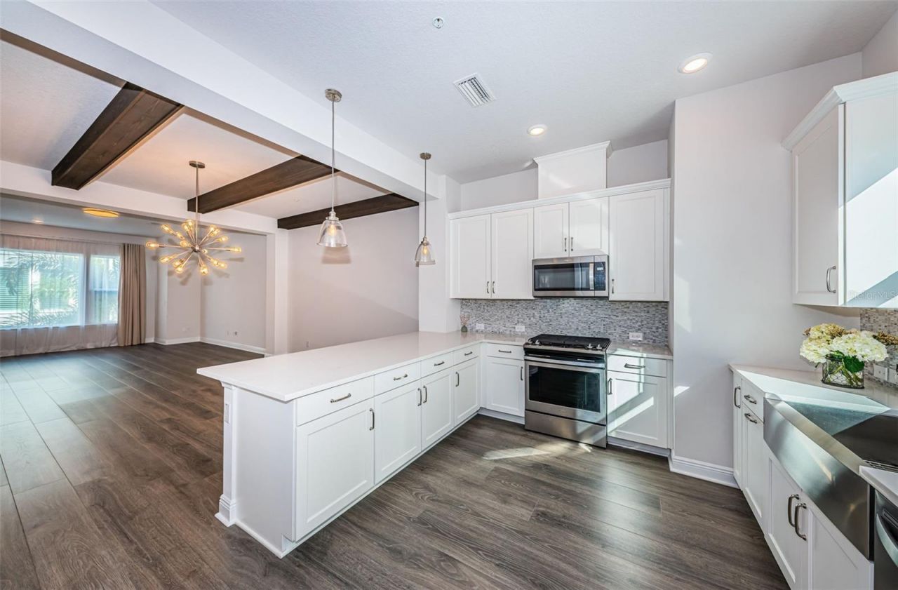 815 Burlington Avenue N, Saint Petersburg, FL 33701 Photo