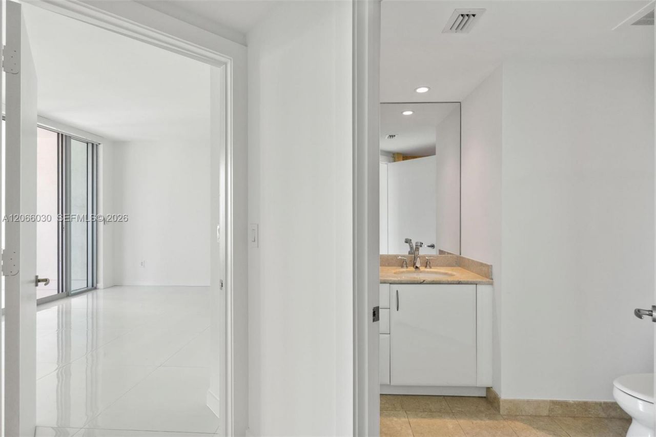 1331 Brickell Bay Dr , Unit 4107, Miami, FL 33131 Photo