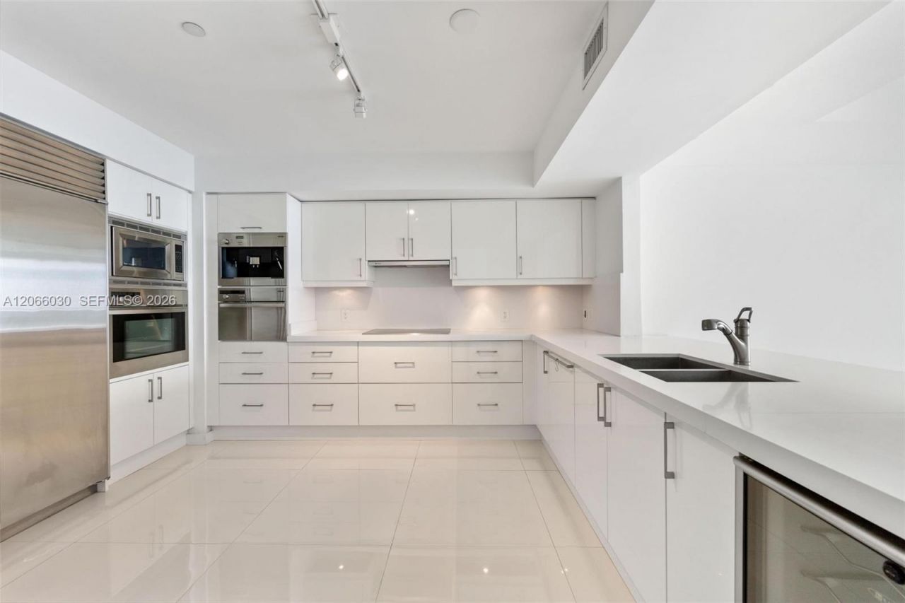 1331 Brickell Bay Dr , Unit 4107, Miami, FL 33131 Photo