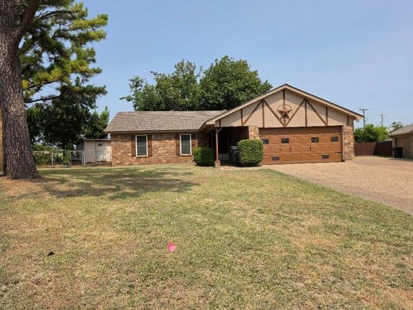 2024 Pebblecreek Drive , Cleburne, TX 76033