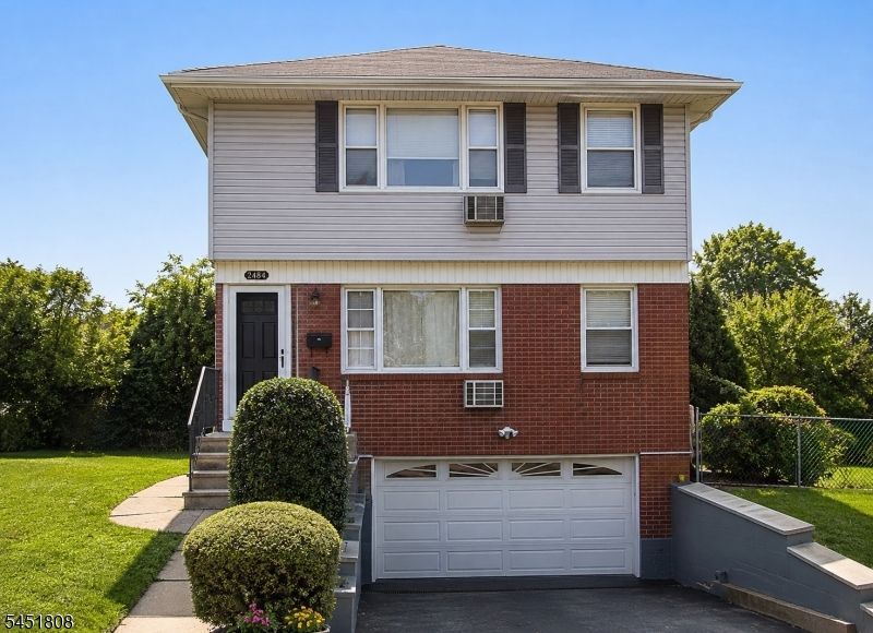 2484 Seymour Ave