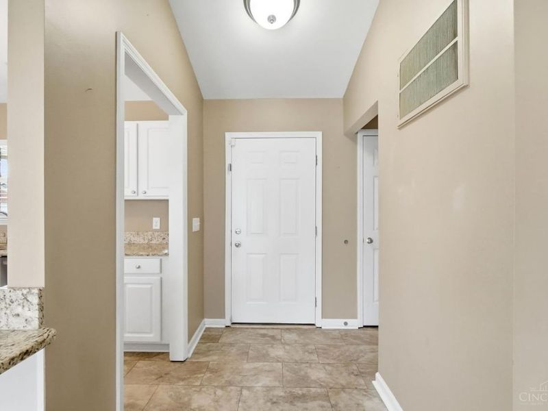 601 Quiet Creek Court, Wilmington, OH 45177 Photo 3