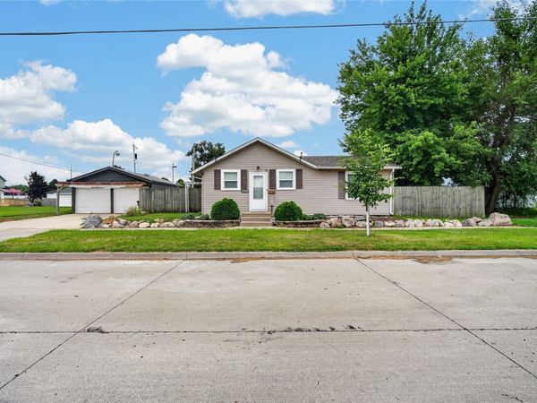 820 Maple Street, West Des Moines, IA 50265