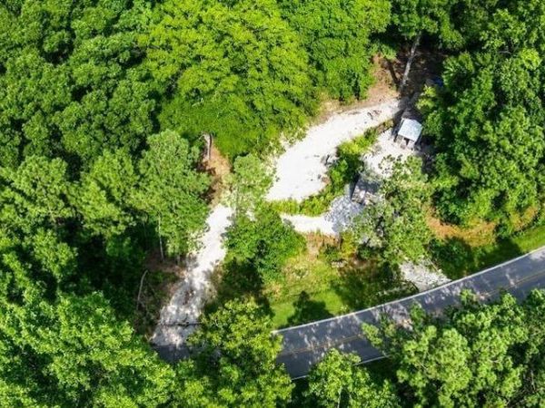 1034 Piney Creek Rd , Lexington, TN 38351