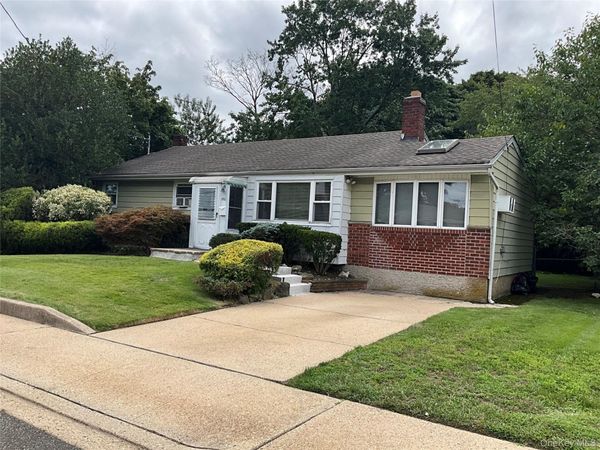 195 Central Park Road, Plainview, NY 11803