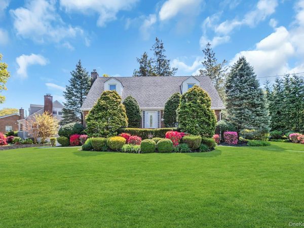 304 Old Courthouse Road , New Hyde Park, NY 11040