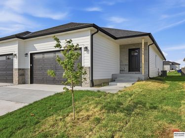 11755 S 125th Street, Papillion, NE 68046