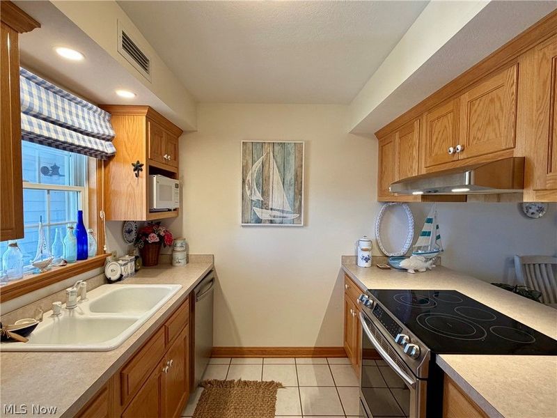 5753 Lake Road E, Unit 602B, Geneva, OH 44041 Photo 9