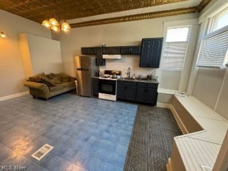 3260 W 105th Street, Cleveland, OH 44111 Photo 3
