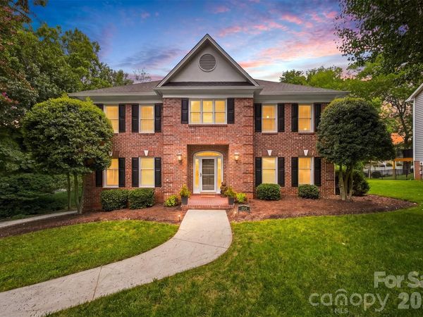 354 41st Avenue Place NW, Hickory, NC 28601