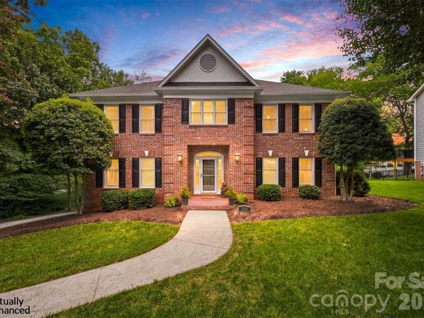 354 41st Avenue Place NW, Hickory, NC 28601
