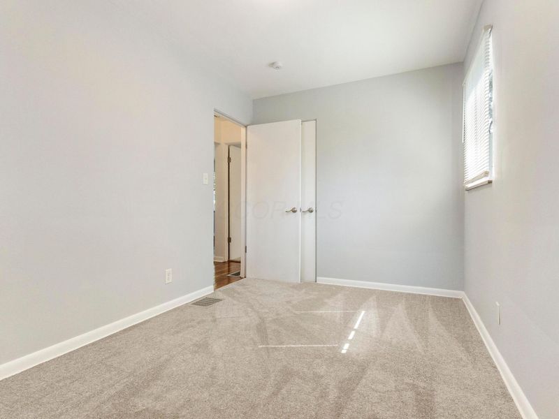 534 E Royal Forest Boulevard, Columbus, OH 43214 Photo 12